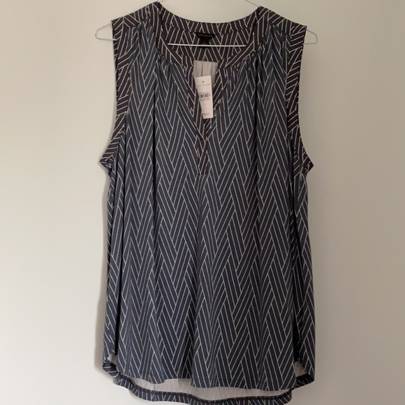 Ann Taylor sleeveless top. - Picture 4 of 5